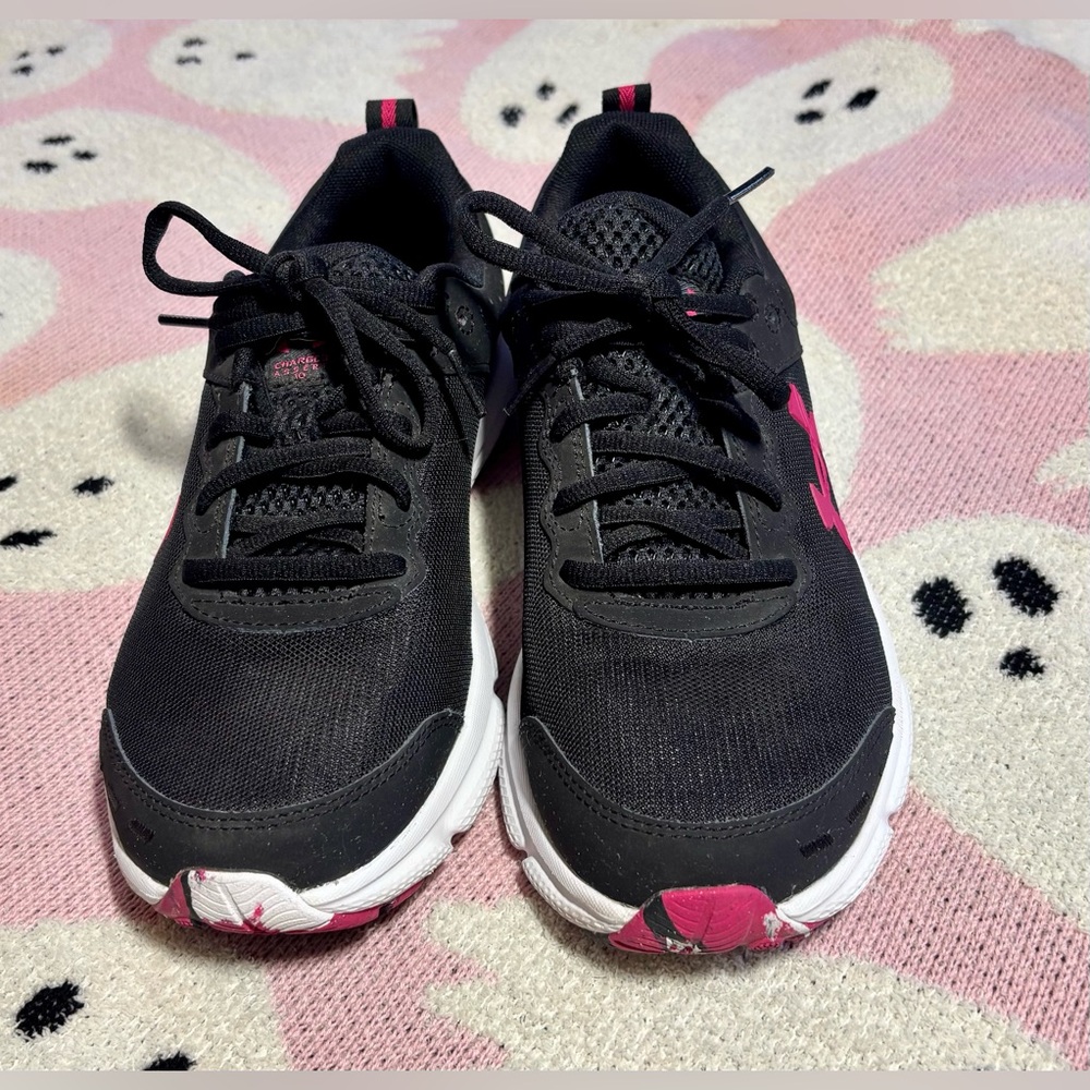 Under Armour Woman’s Black Trainers with Pink Logo - Picture 3 of 5